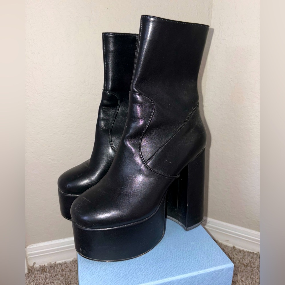 Platform boots